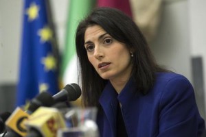 Il sindaco di Roma Virginia Raggi durante la conferenza stampa all'interno del Campidoglio, Roma, 13 gennaio 2017. ANSA/MASSIMO PERCOSSI